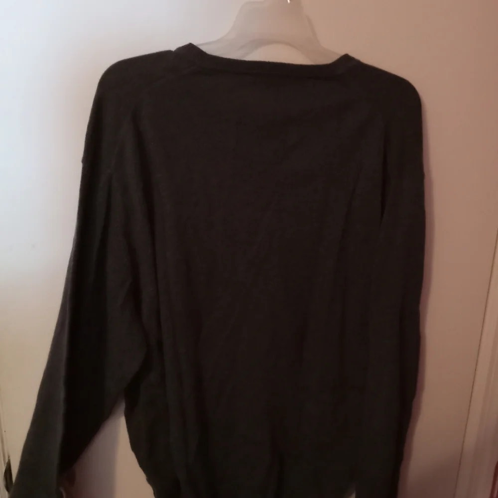 Men's Gray V-Neck Sweater - Picture 4 of 4